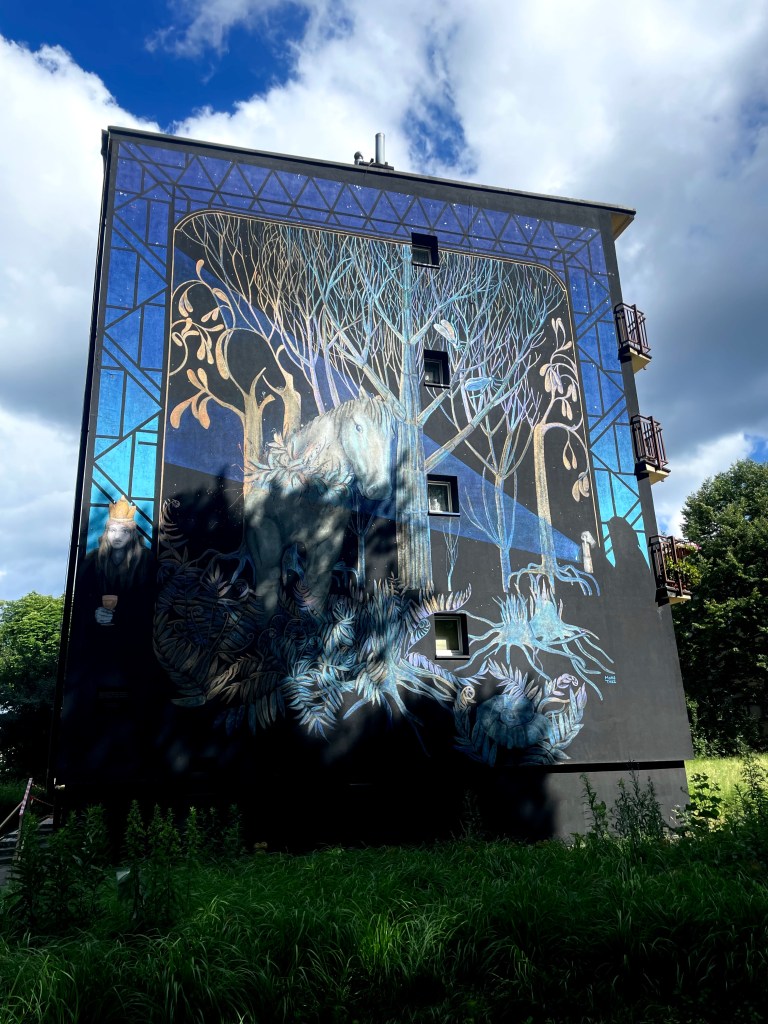 Mural by mona tusz with horse in Katowice