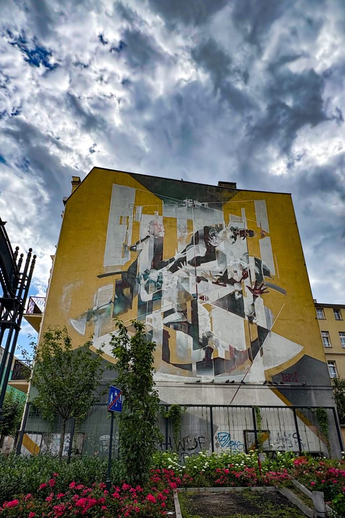 mural by tone in lodz abstract